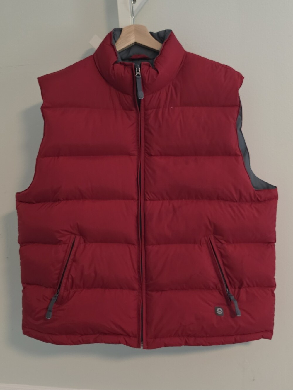 American Eagle Outfitters Down Puffer Vest Large Red‎ 80/20 Down Water Resistant